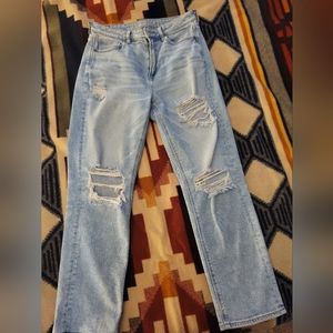 AE Strech Ripped Mom Straight Jean